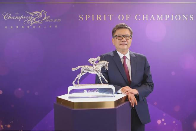 赛驹戴眼罩夺魁家族曾养香港马王爱游戏(ayx)中国网站王经纬(图3)