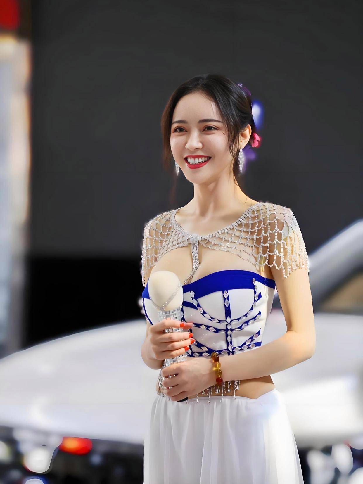 艳的3部电影这魔鬼身材不愧是模特出身！ayx爱游戏体育网页版入口潘春春最惊(图10)